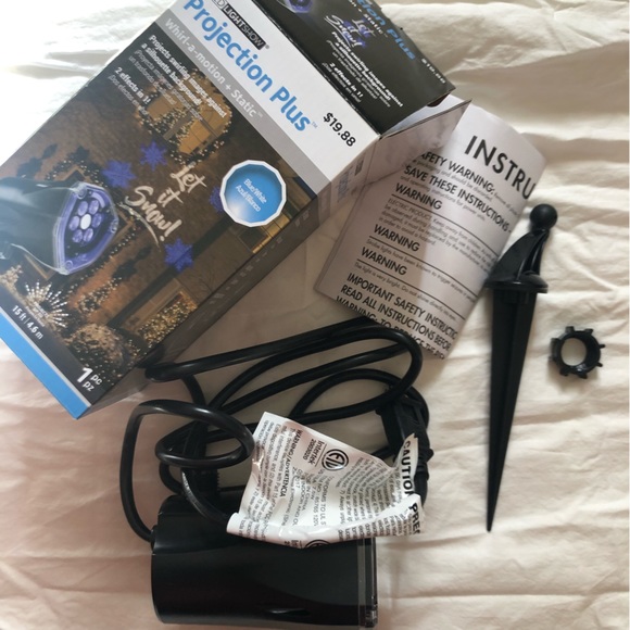 ⚡️DONATING TOMORROW⚡️BUNDLE- LED Projection Let it Snow& Multi Color XMas Lights - Picture 4 of 8